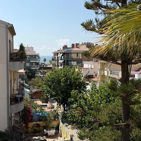 Hauzify I Balmes Apartment Calella